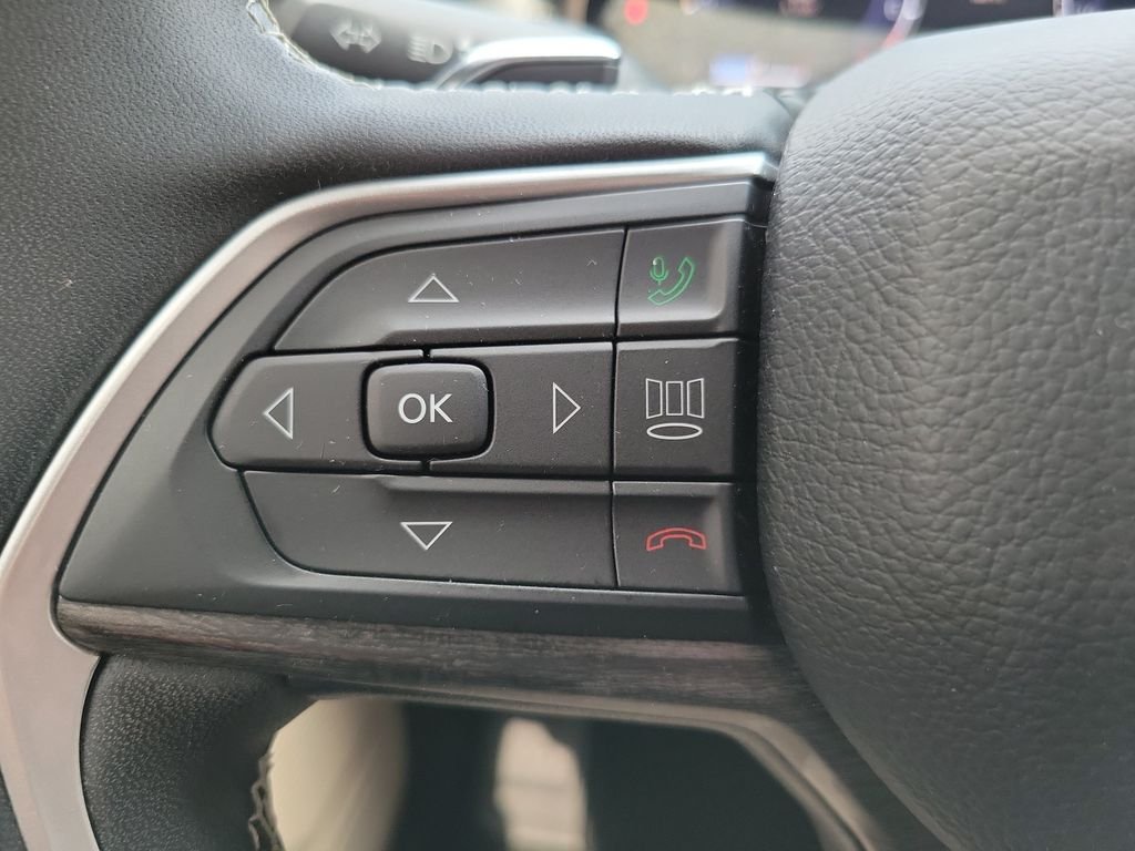 Used 2024 White Jeep Limited image 27