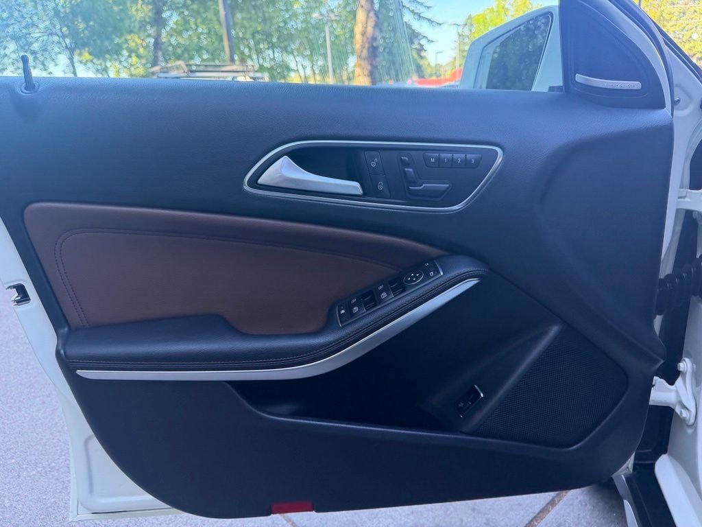 Used 2017  Mercedes-Benz GLA 250 image 12