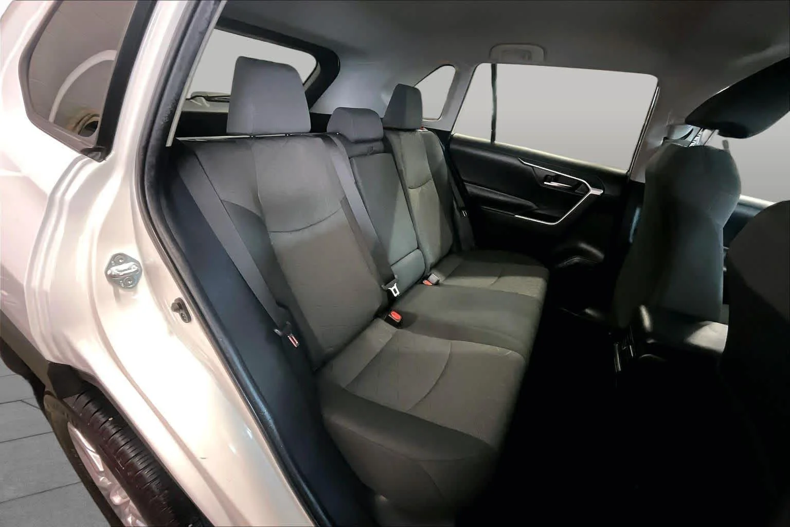 Used 2020 Super White Toyota XLE image 20