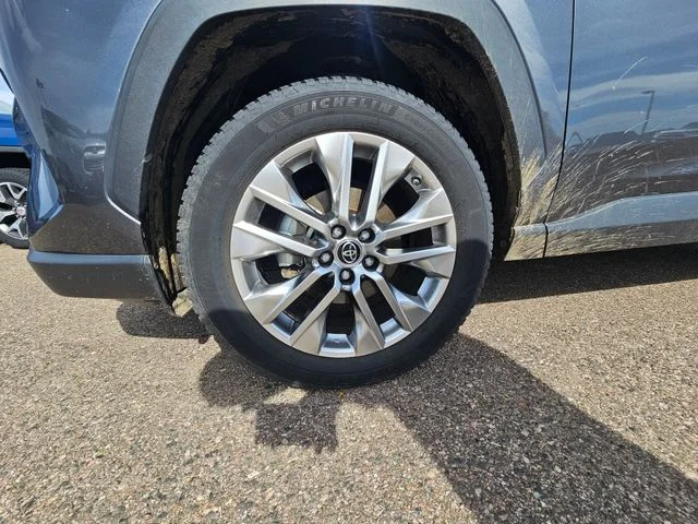 Used 2019 Magnetic Gray Metallic Toyota XLE Premium image 18