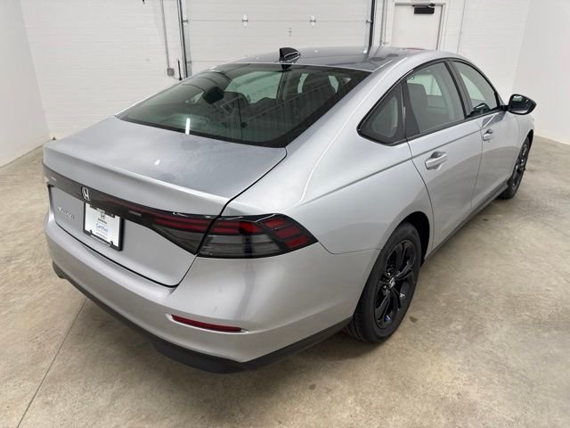 Certified Used 2025 Solar Silver Metallic Honda SE image 5