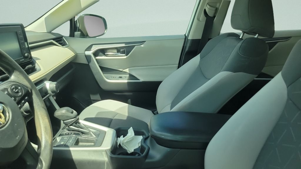 Used 2020 White Toyota XLE image 5