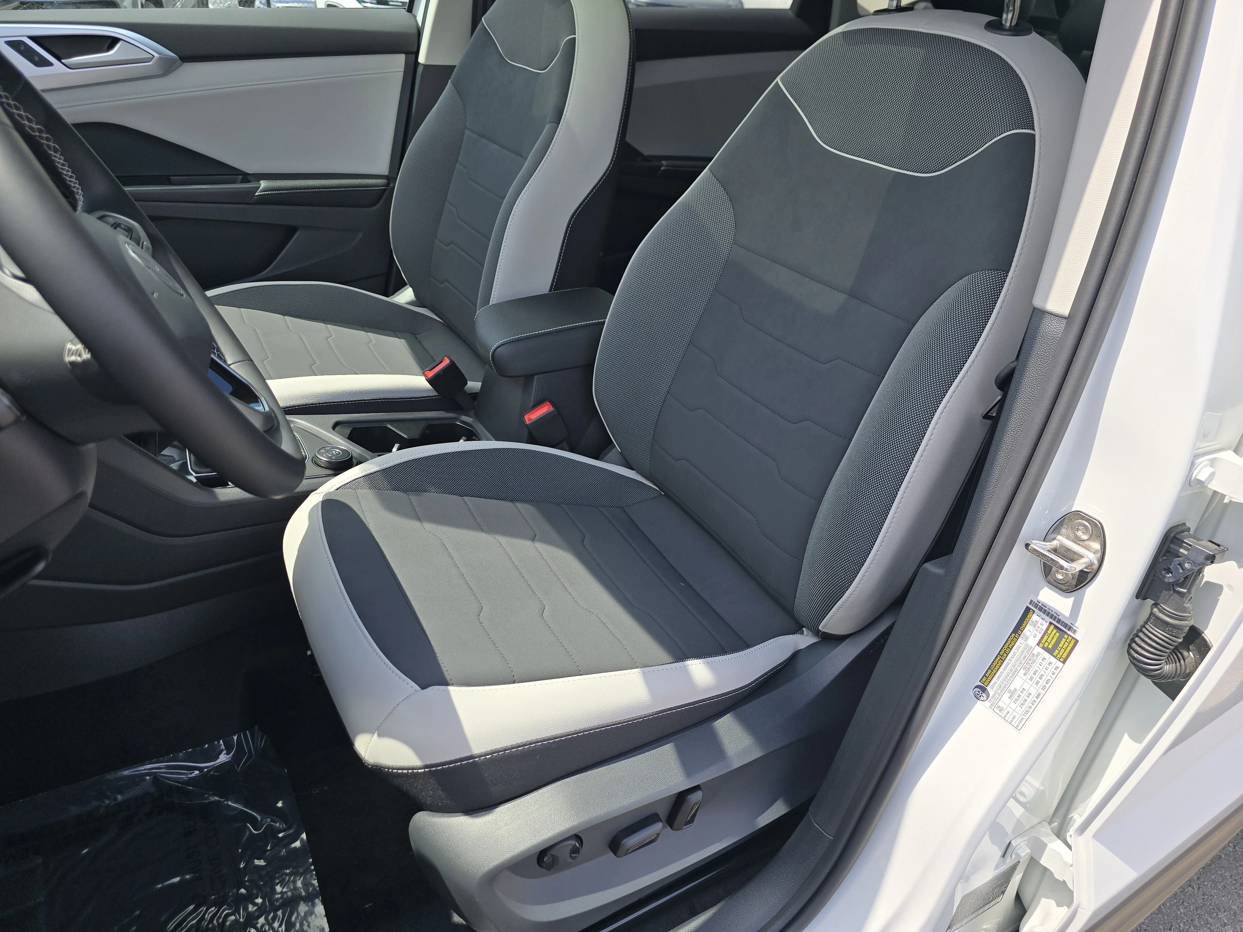 New 2026 Pure White Volkswagen SE image 19