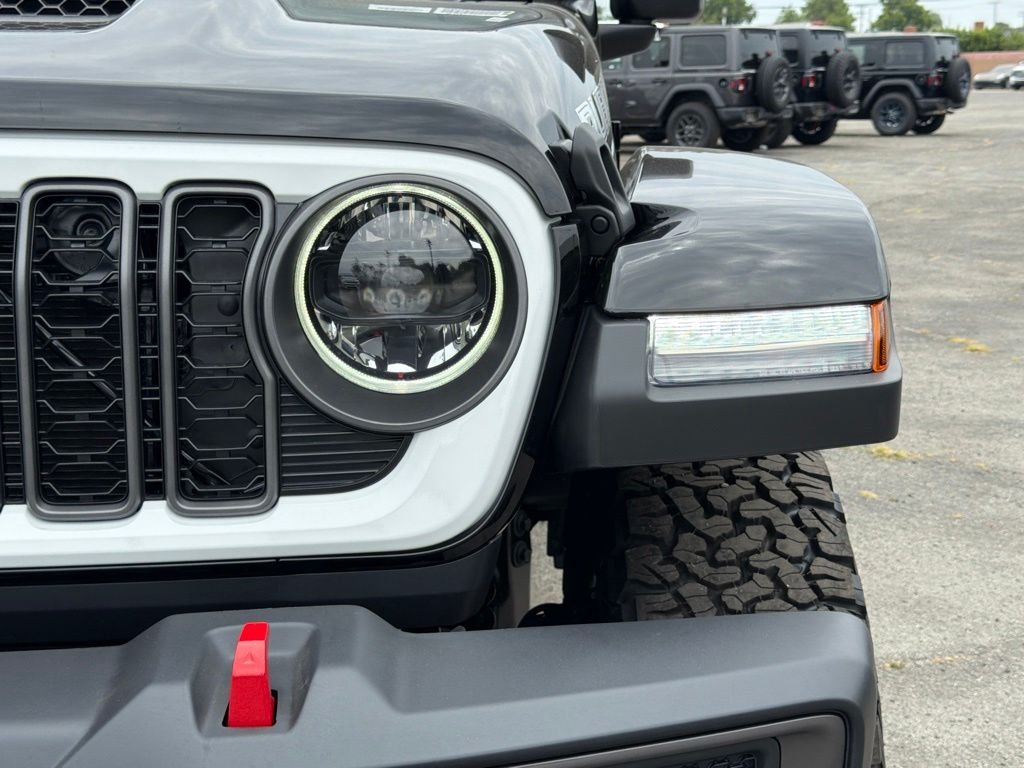 New 2026 Black Clear-Coat Exterior Paint Jeep Rubicon image 13