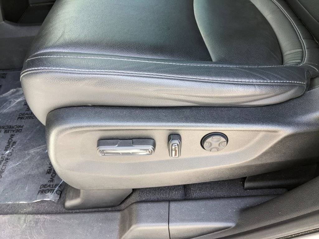 Used 2022 White Honda Touring image 19