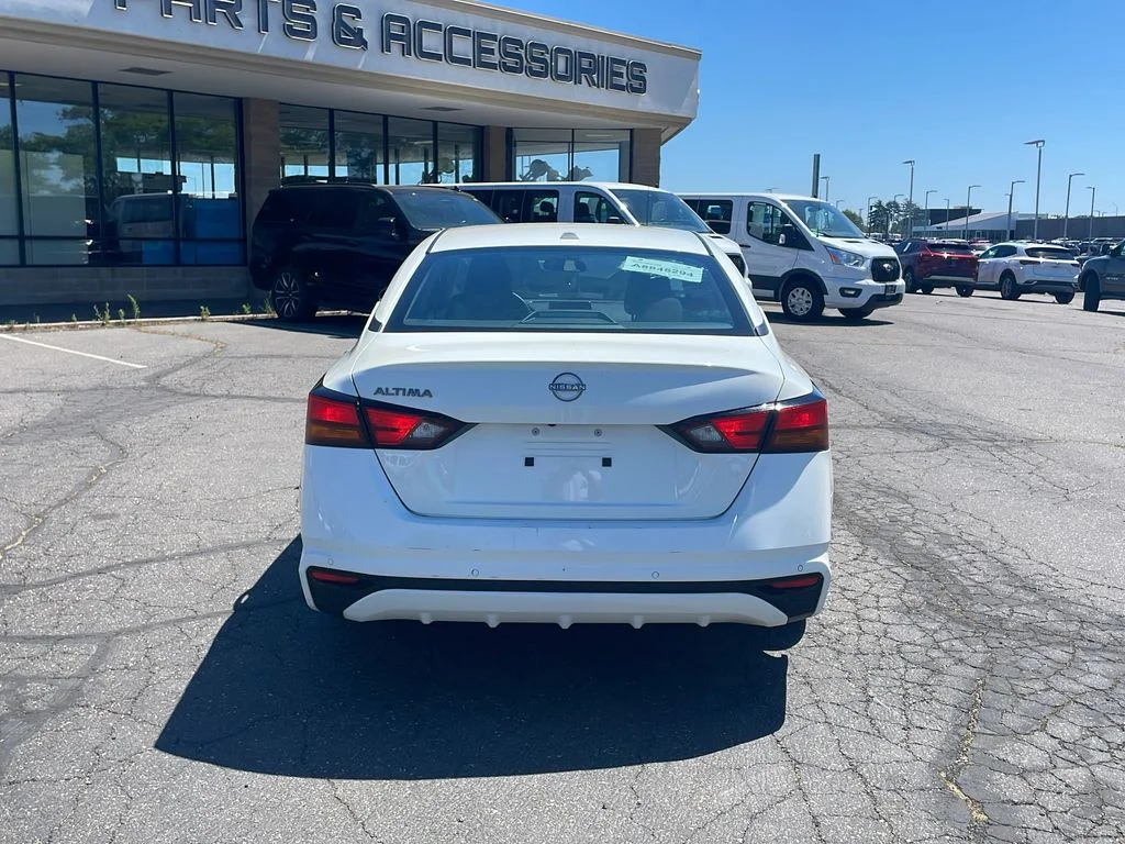 2025 Nissan Altima SV - Photo 6