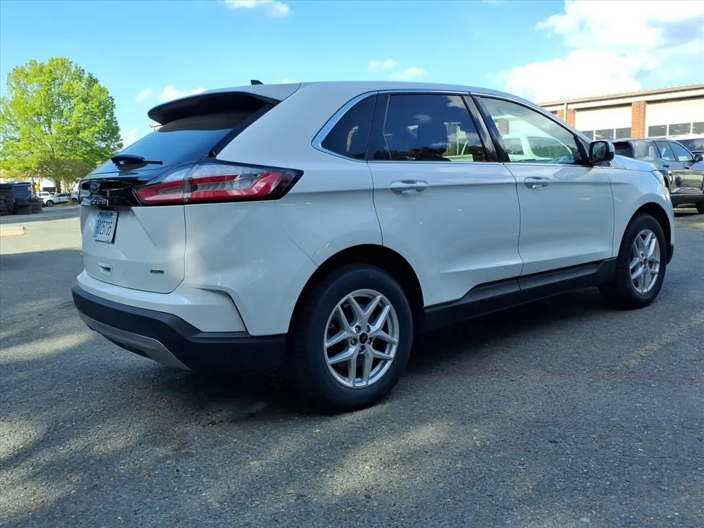 Used 2024 White Ford SEL image 32