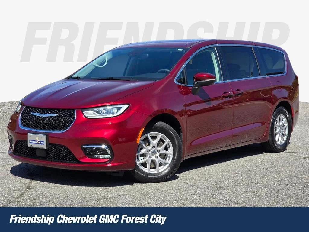 2023 Chrysler Pacifica Touring L's photo