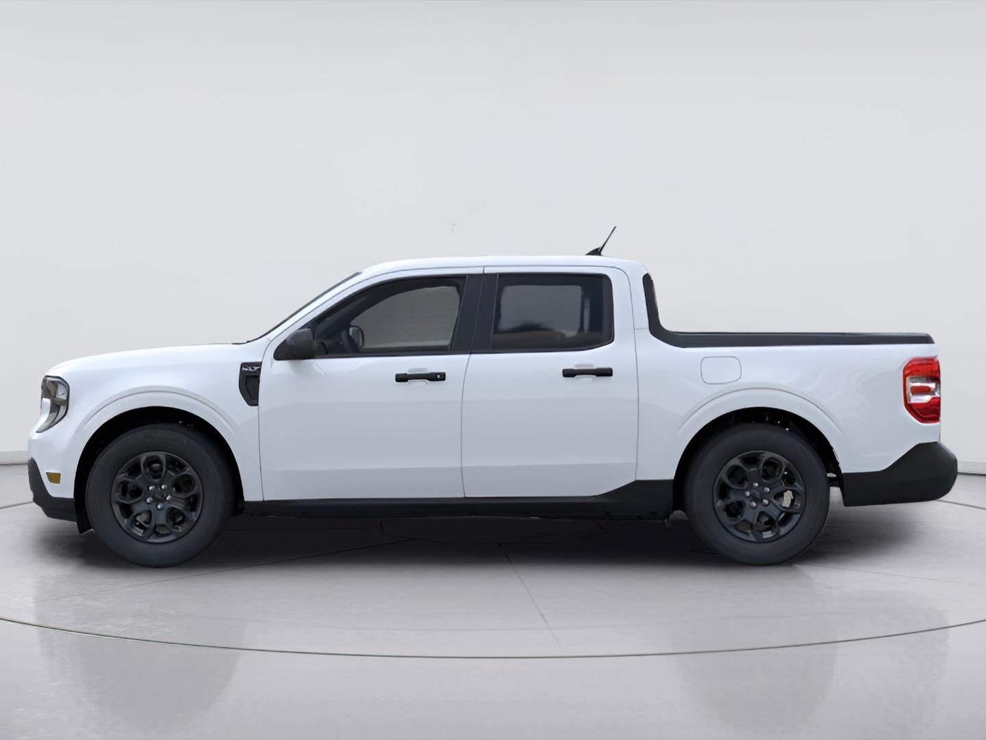 New 2026 Oxford White Ford XLT image 3