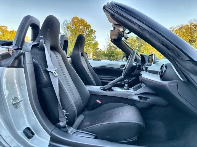 Used 2016 White Mazda Club image 25