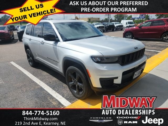 Certified Used 2023 Silver Jeep Altitude image 4