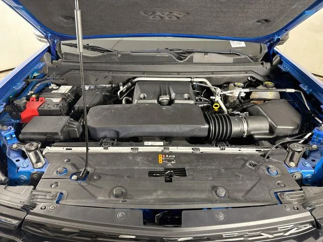 Used 2024 Blue Chevrolet ZR2 image 30