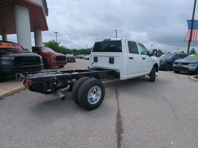 New 2026 Bright White Clearcoat RAM Tradesman image 30