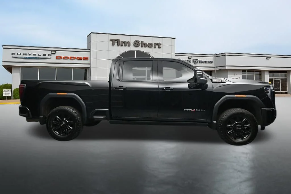 Used 2024  GMC AT4 image 6