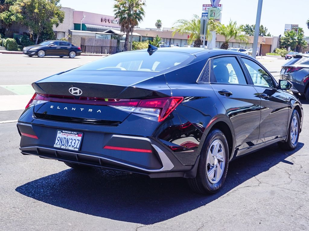 Used 2024 Black Hyundai SE image 6