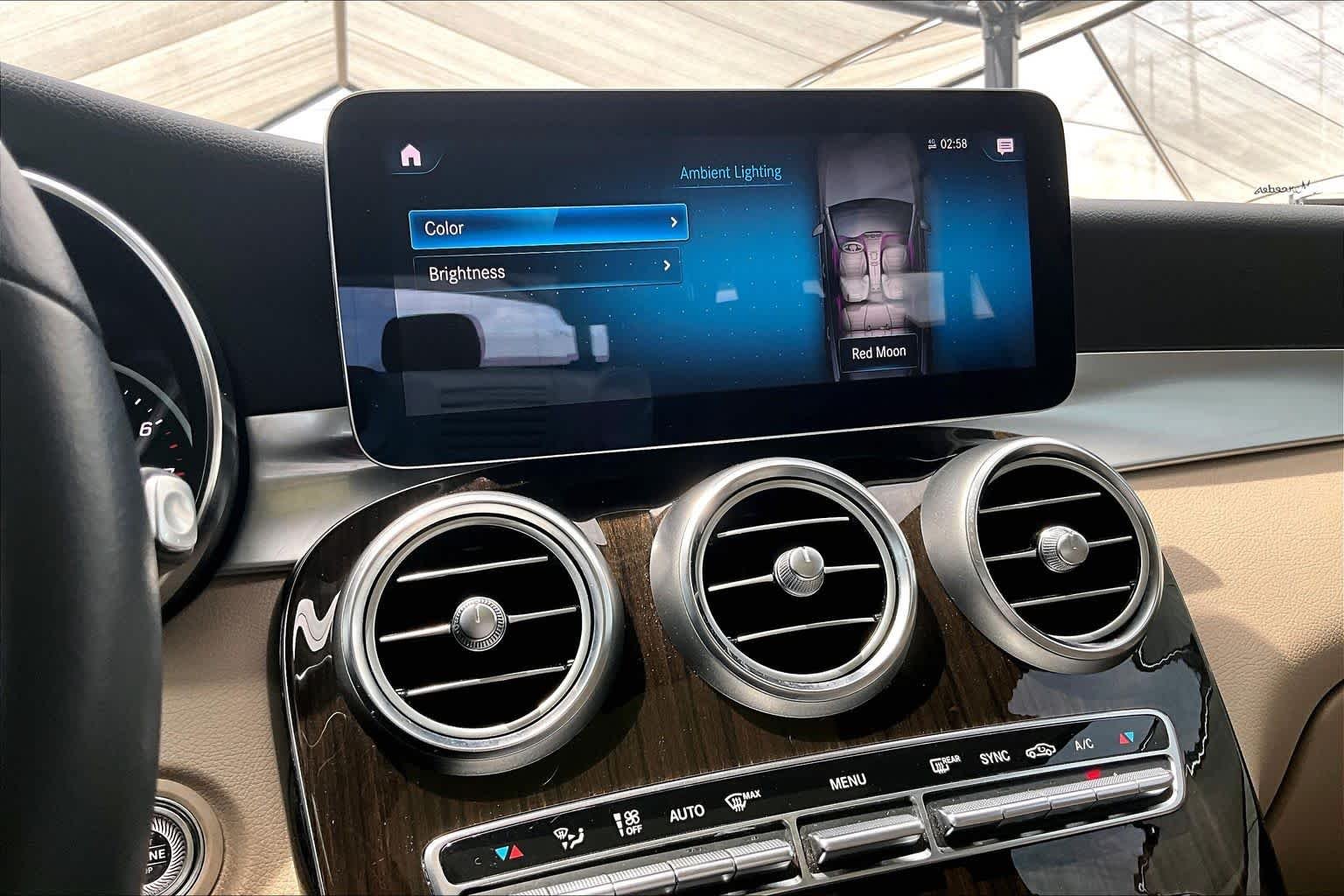 Used 2020 Selenite Grey Metallic Mercedes-Benz GLC 300 image 34