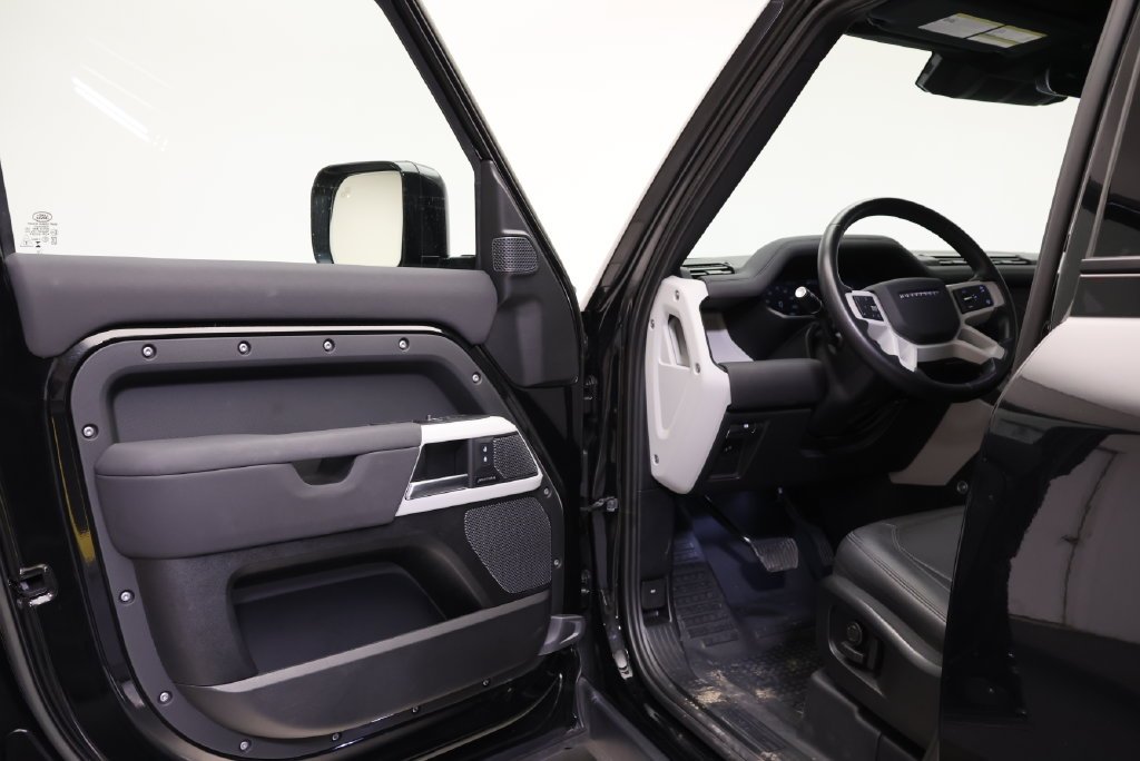 Used 2023 Santorini Black Metallic Land Rover S image 28