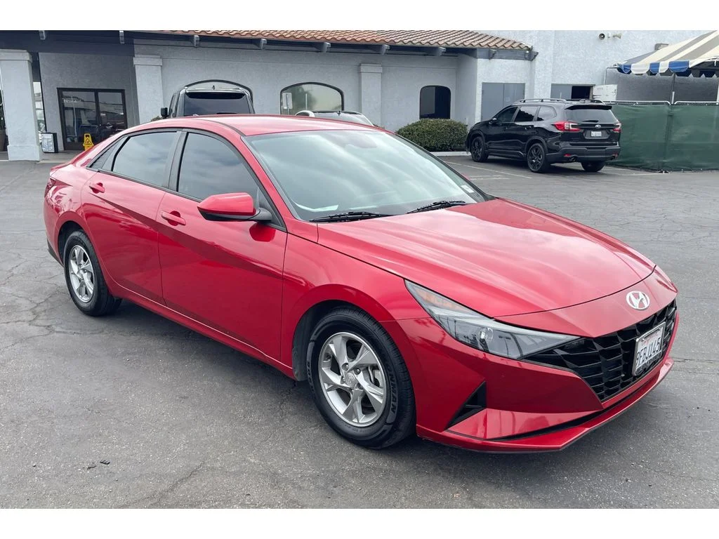 Used 2021 Calypso Red Hyundai SE image 8