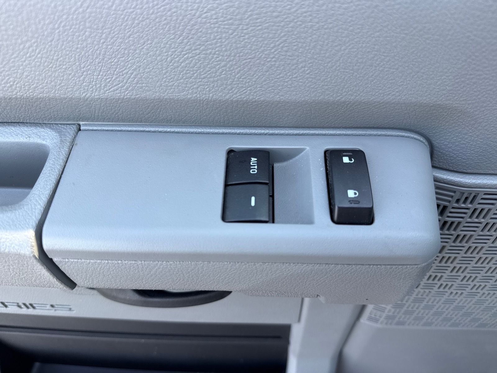 New 2026 Oxford White Ford E-450 DRW image 25