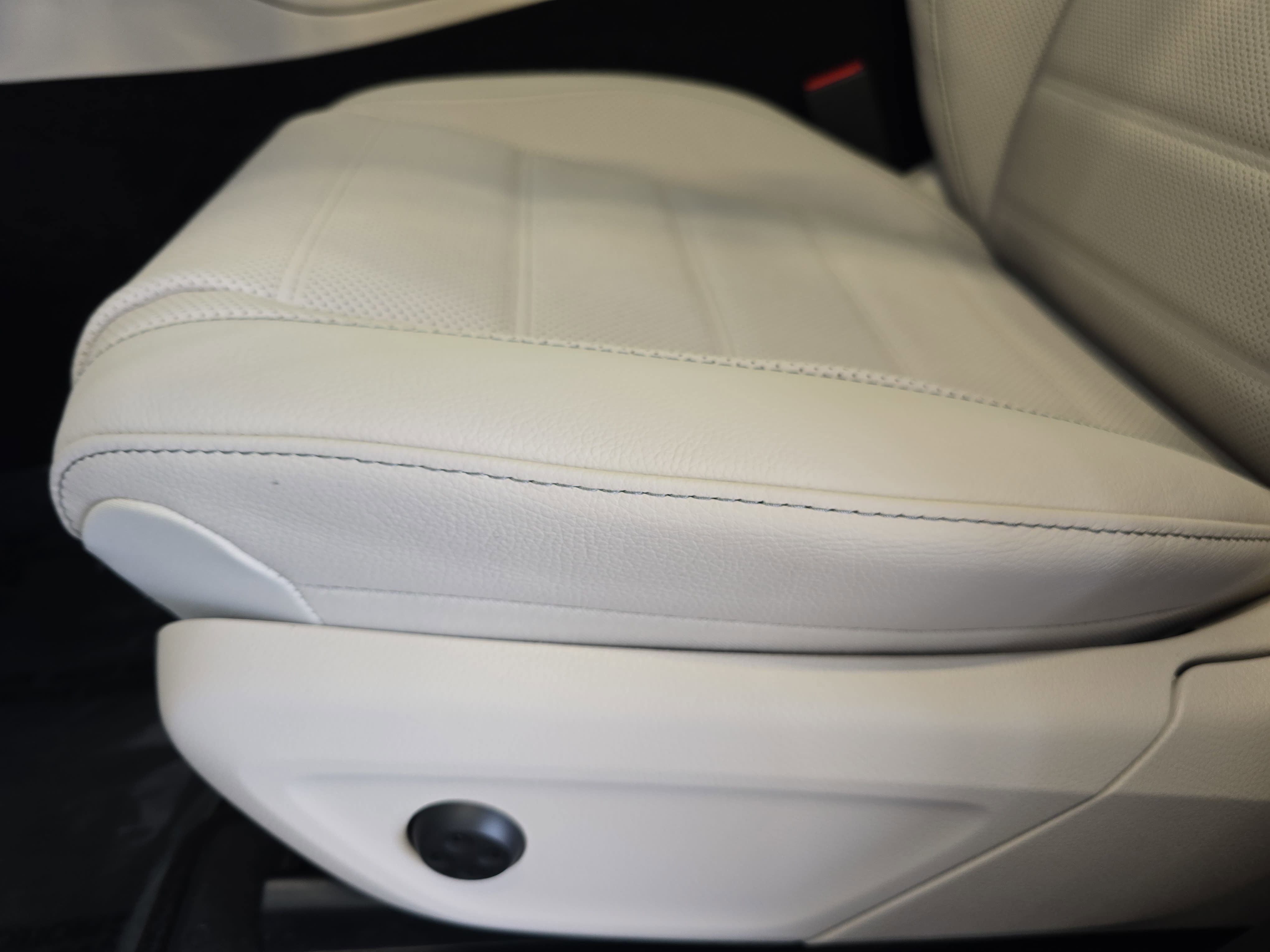 New 2026 MANUFAKTUR Moonlight White Metallic Mercedes-Benz GLE350 image 31