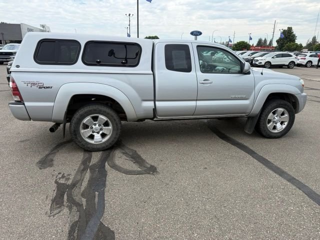Used 2011  Toyota Base image 11