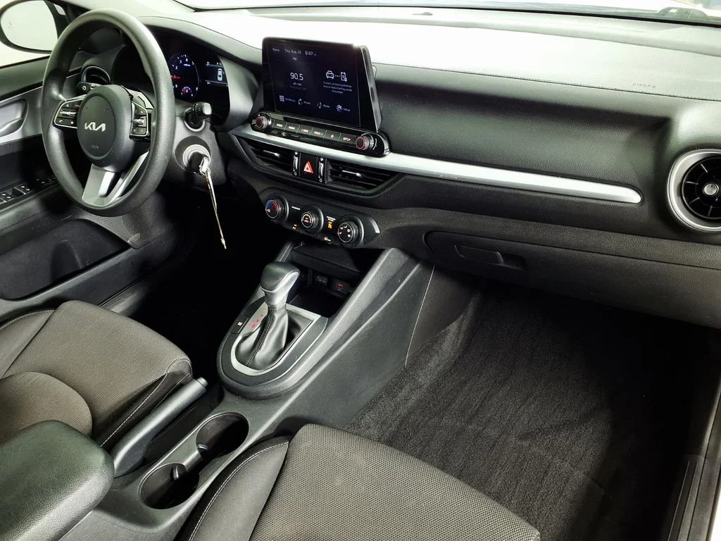 Used 2022 White Kia LXS image 14