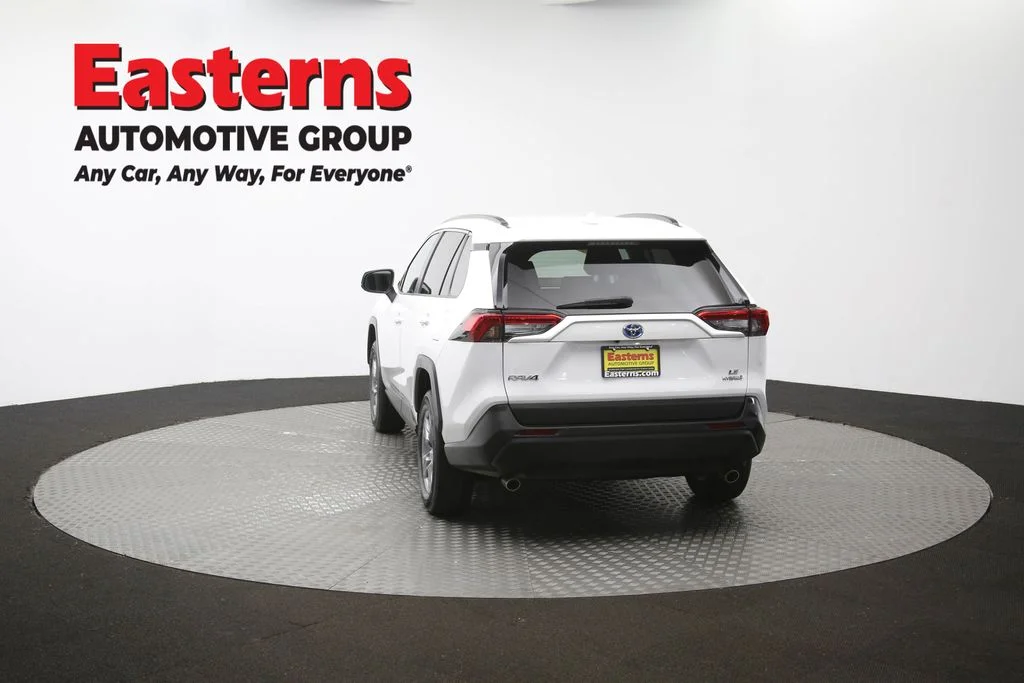 Used 2022 White Toyota LE image 37