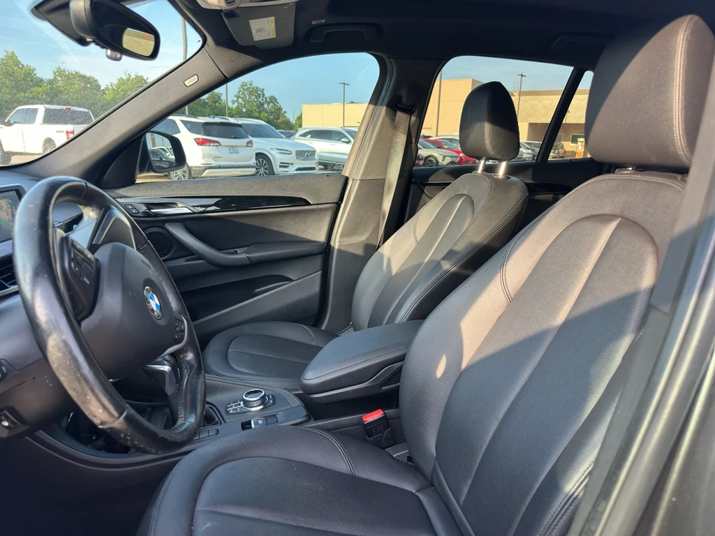 Used 2017 Mineral Gray Metallic BMW sDrive28i image 10