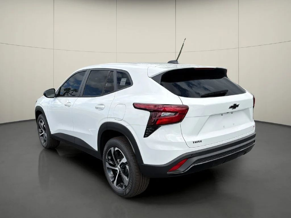 New 2026 Summit White Chevrolet 1RS image 5