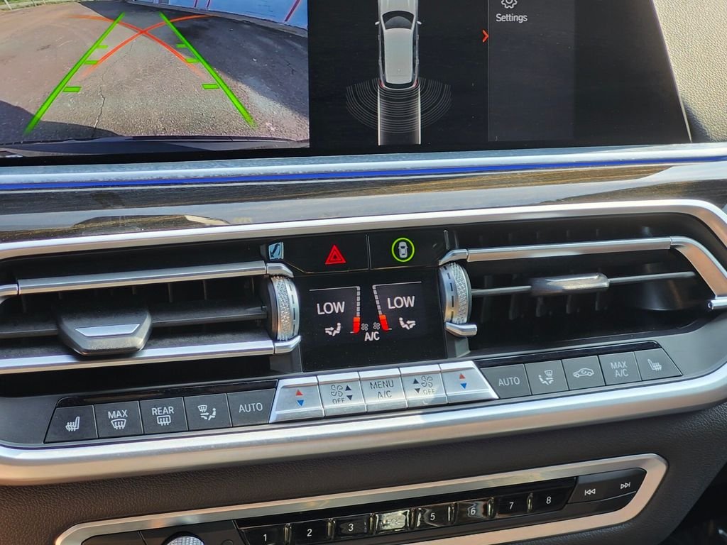 Used 2021 Gray BMW xDrive40i image 22