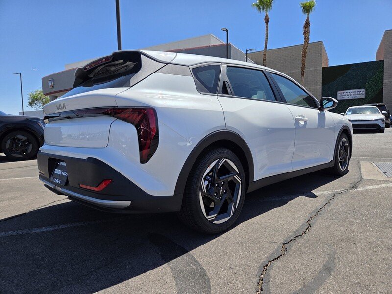 New 2026 Snow White Pearl Kia EX image 3