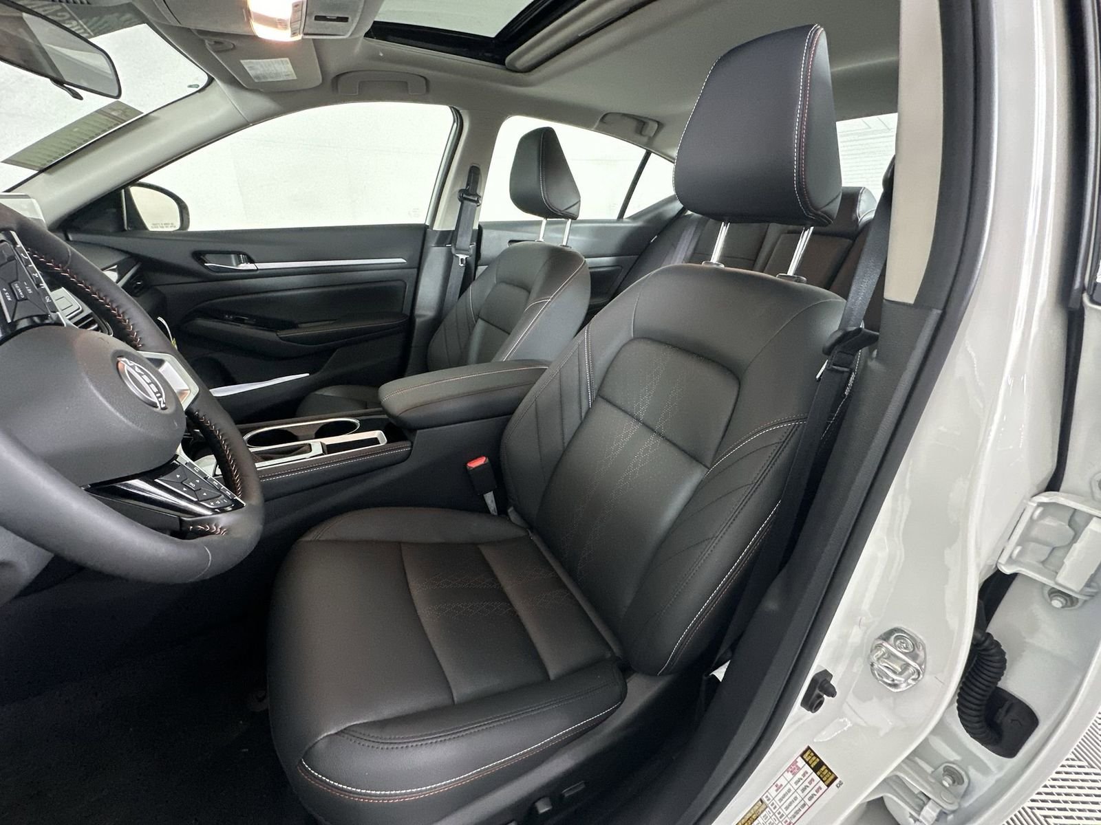 2025 Nissan Altima SR - Photo 11