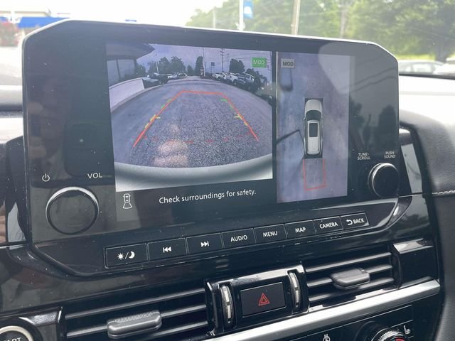 Used 2022 Scarlet Nissan SL image 28