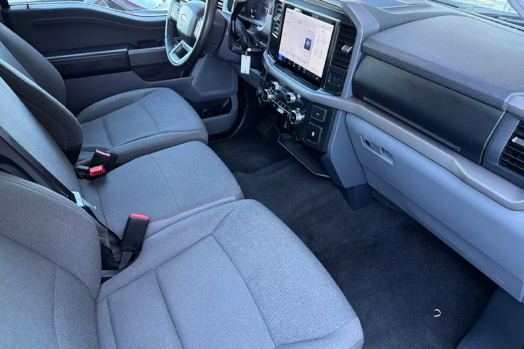 Used 2025 Silver Metallic Ford XLT image 19