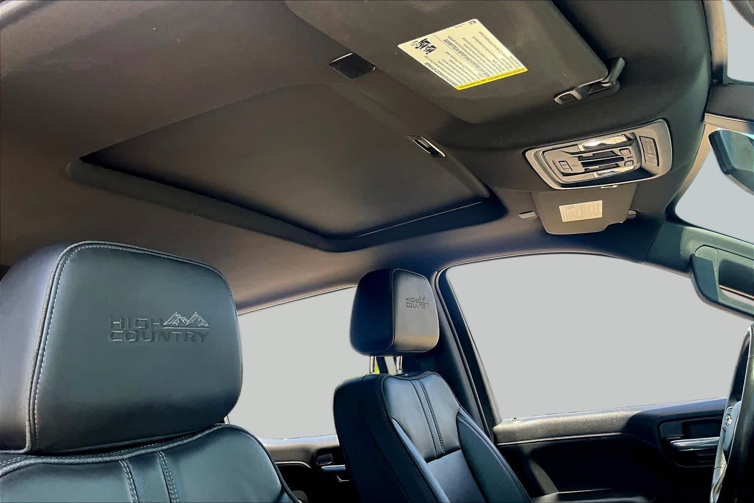 Used 2022 Iridescent Pearl Tricoat Chevrolet High Country image 14