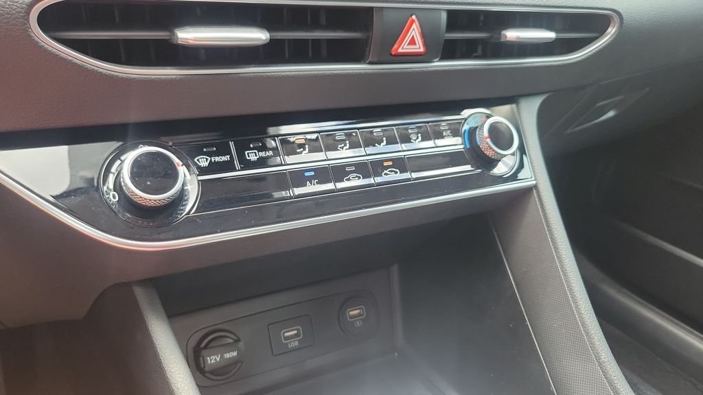 Certified Used 2022 Silver Hyundai SE image 18
