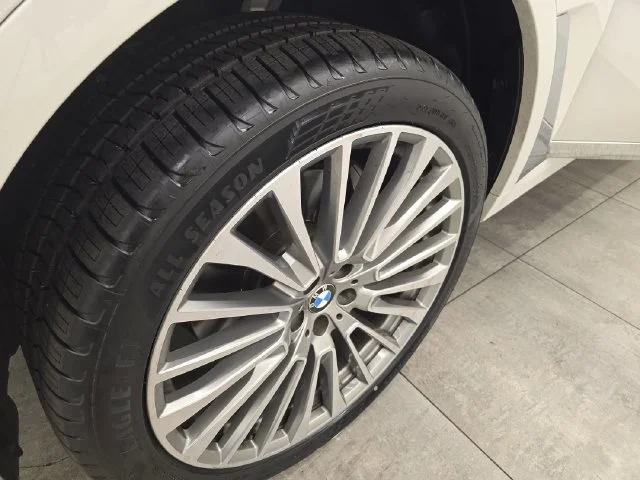 Used 2025 Alpine White BMW xDrive40i image 45
