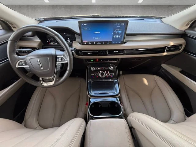 Used 2022 Red Lincoln Standard image 21