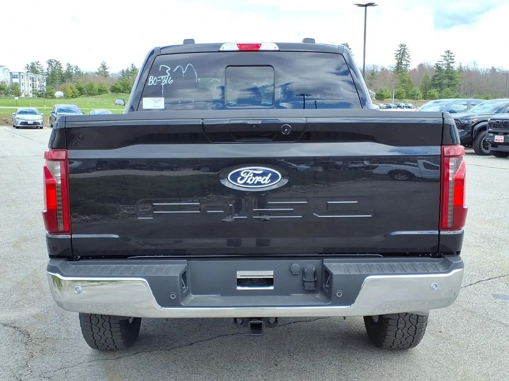 New 2026 Agate Black Metallic Ford XLT image 5