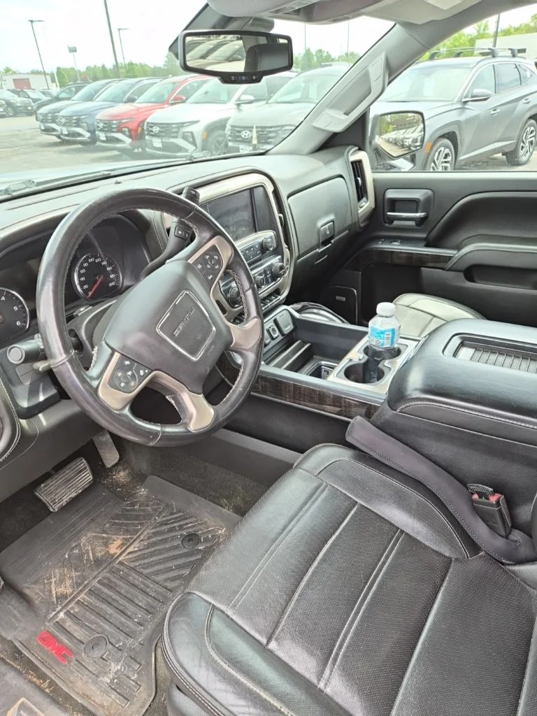 Used 2016 Onyx Black GMC Denali image 3