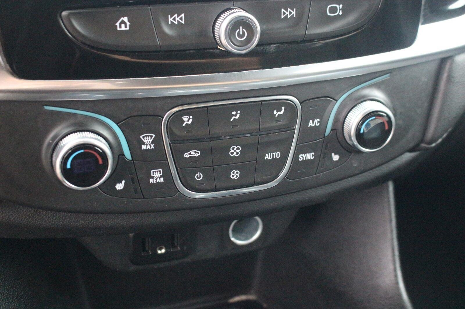 Used 2023 Mosaic Black Metallic Chevrolet LT Cloth image 27
