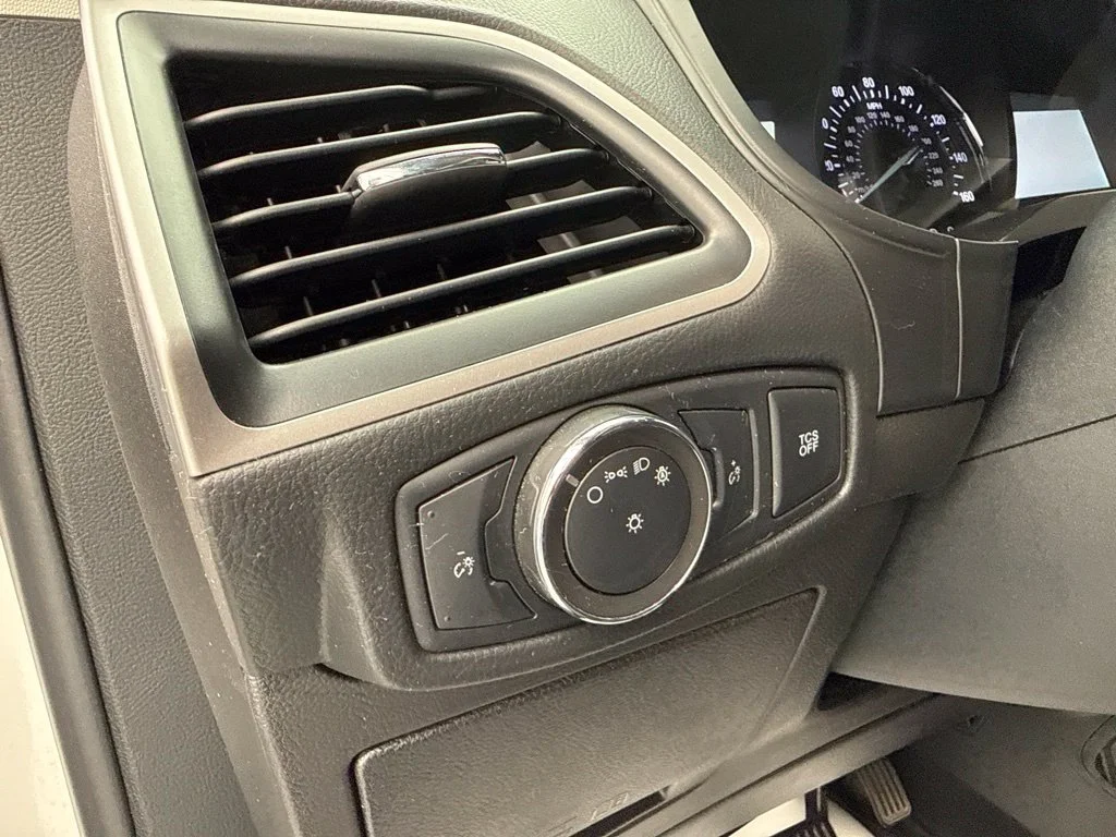 Used 2022 White Metallic Ford SEL image 20
