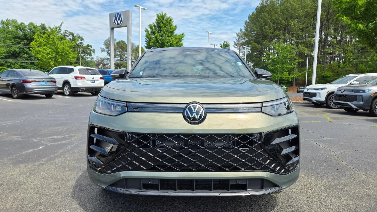 New 2026 Avocado Green w/Deep Black Roof Volkswagen SE R-Line Black image 8