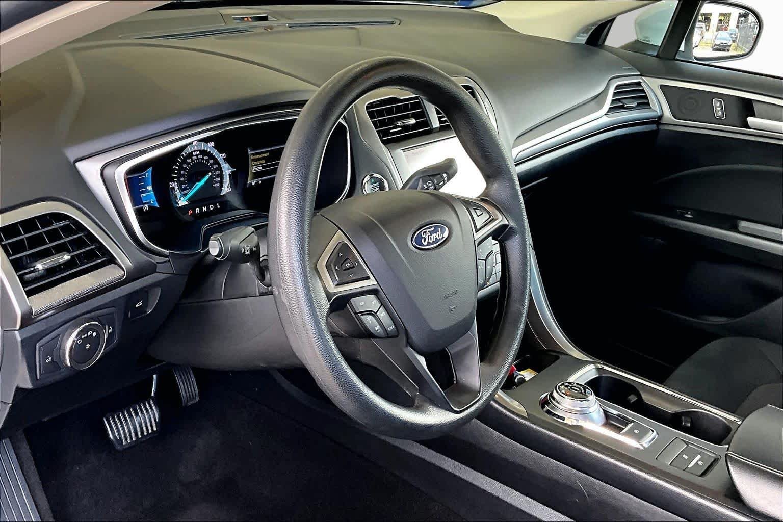 Used 2020 Oxford White Ford SE image 17