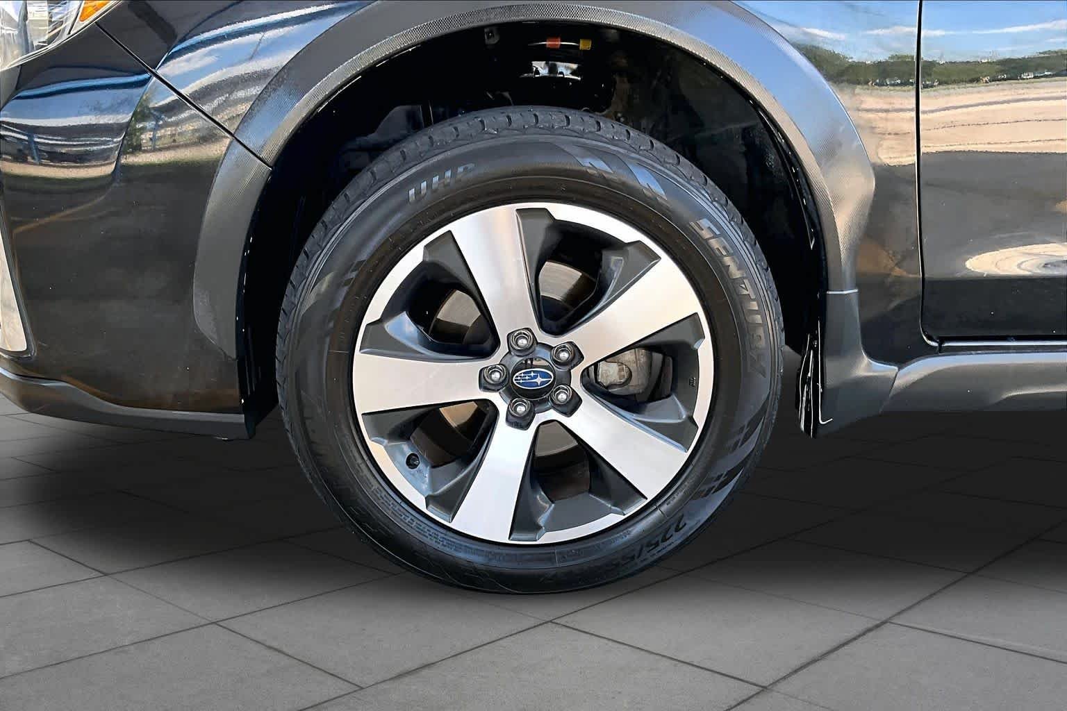 Used 2016 Crystal Black Silica Subaru  image 11