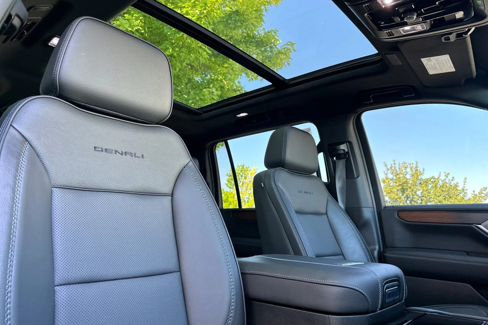 Used 2026  GMC Denali image 17