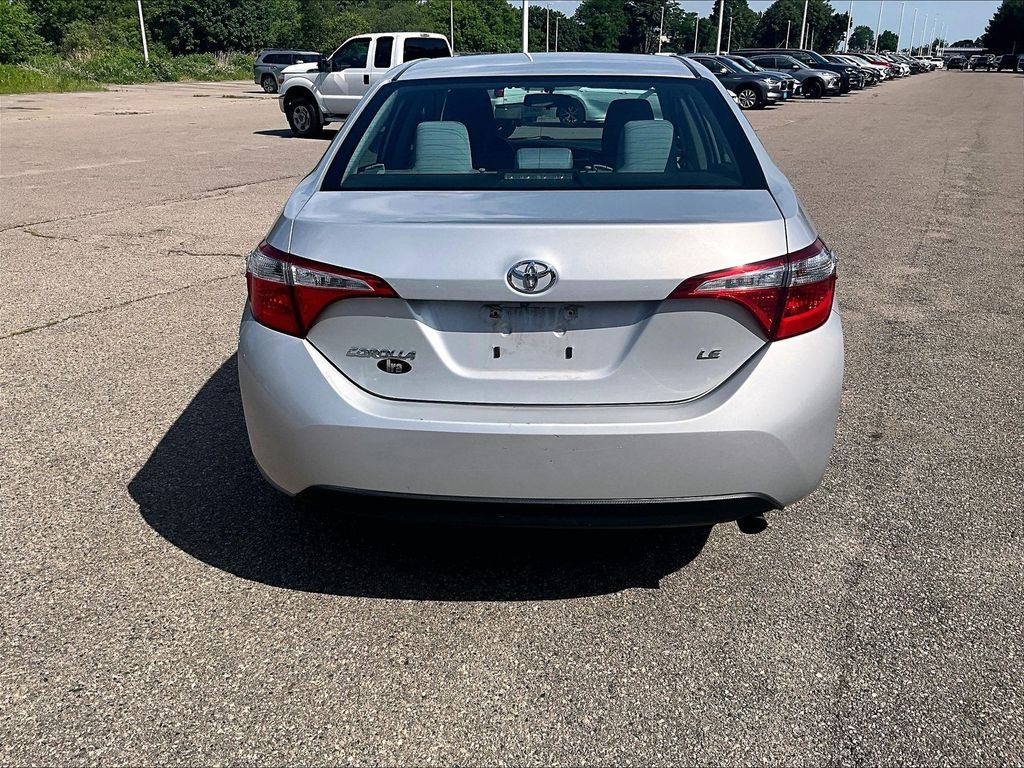 Used 2016 Silver Toyota LE image 10