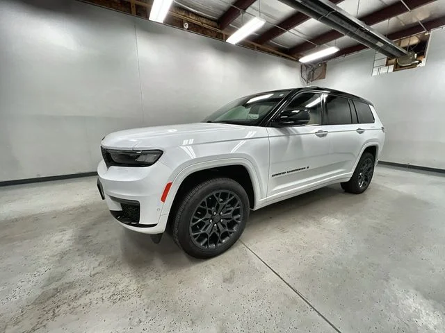 Used 2023 White Jeep Summit image 4