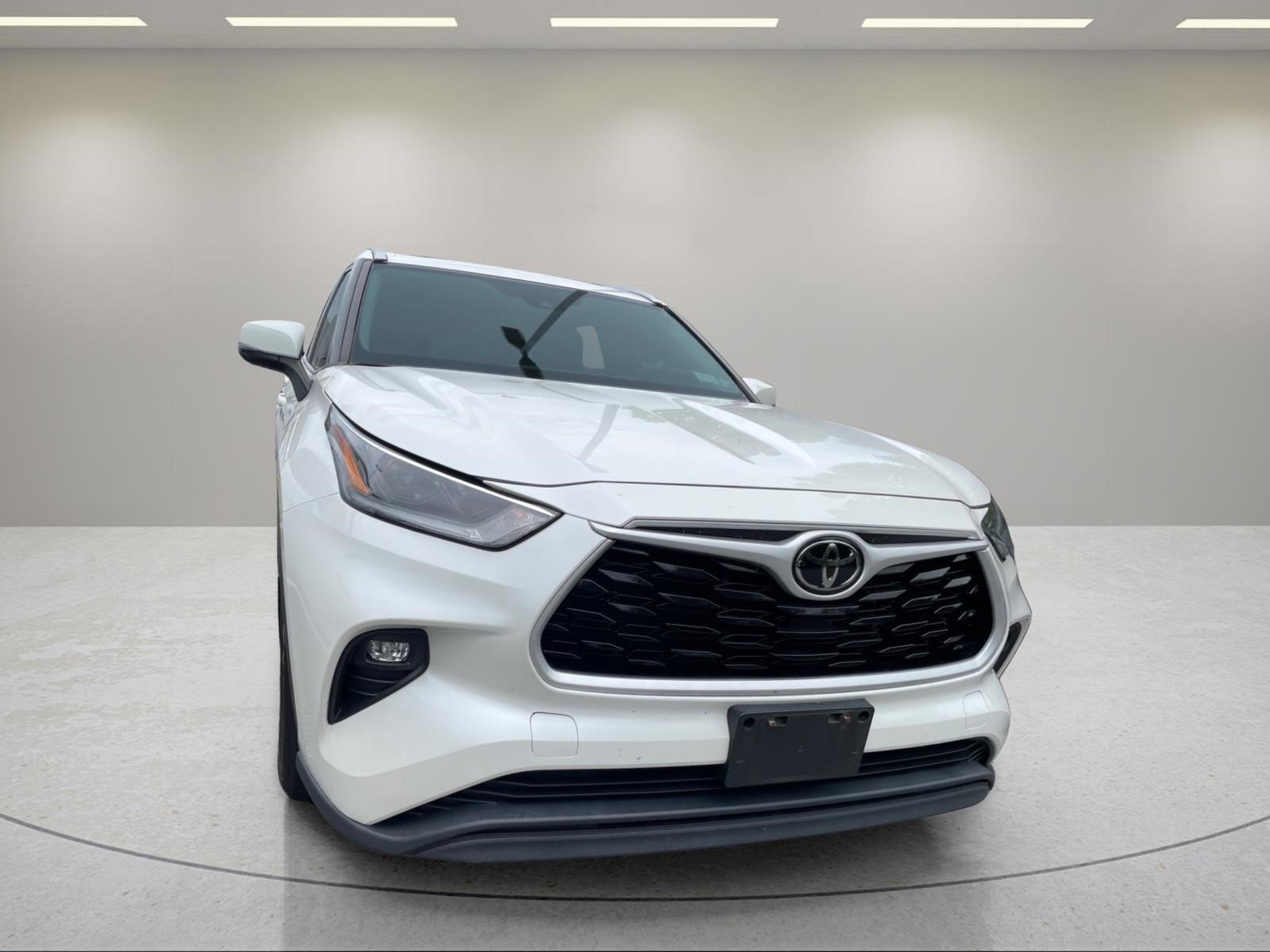 Used 2021 Blizzard Pearl Toyota XLE image 4