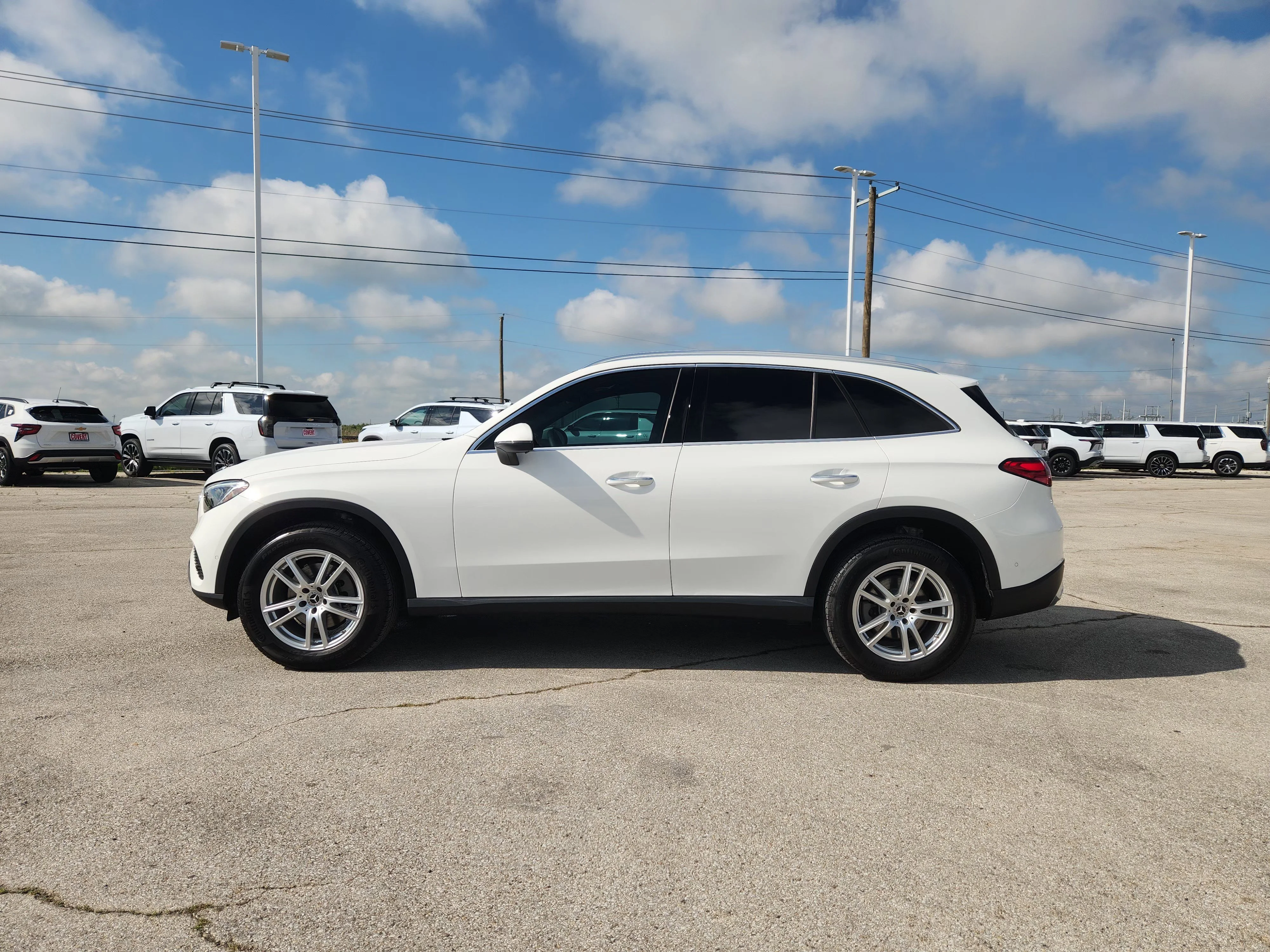 Used 2025  Mercedes-Benz GLC 300 Base image 4